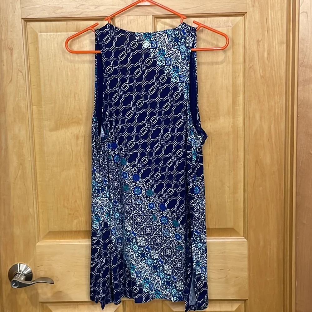 Gaiam blue floral v-neck athletic top size L - Picture 6 of 9